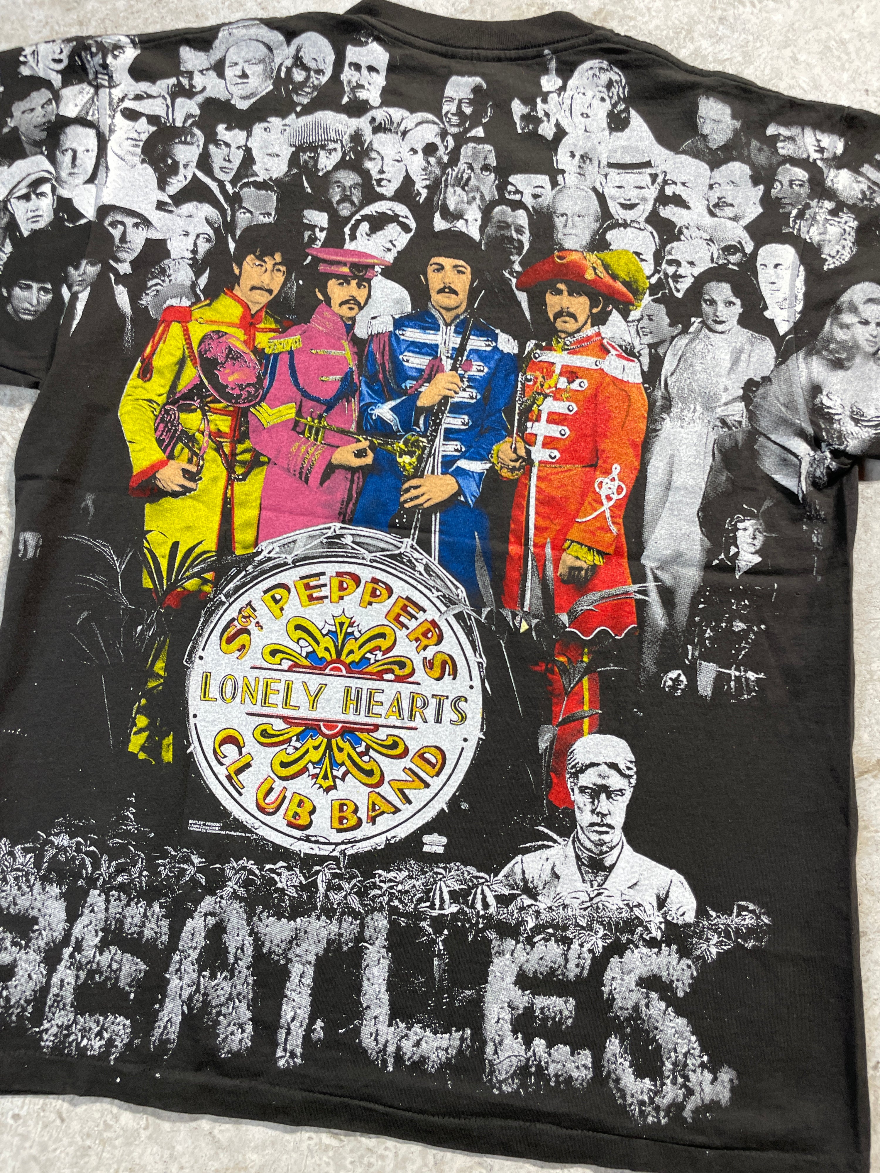 Vintage The Beatles Loney Hearts All Over Print Tee (Large)